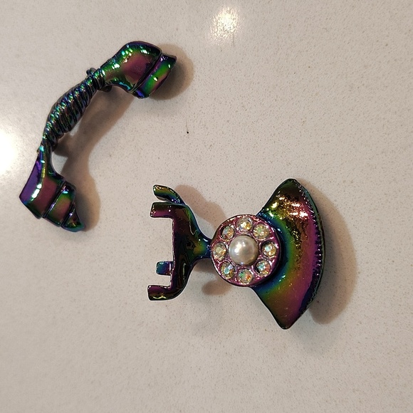 Funky Vintage 1960s Two Piece Telephone Brooch Blue Rainbow Chrome Faux Pearls - Picture 2 of 5